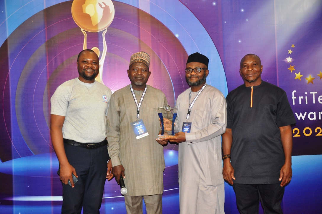 L-r: Peter Oluka, Co-Convener, AfriTECH; Prof. Abdu-Ja’afaru Bambale, Executive Director, Technical Services, NIGCOMSAT presenting Data Centre Company of the Year Award to Galaxy backbone received by Dauda Oyeleye, Regional Manager, Lagos & South West (GBB)and Chike Onwuegbuchi, Co-Founder, TechCastle Foundation observing, during AfriTECH 2.0