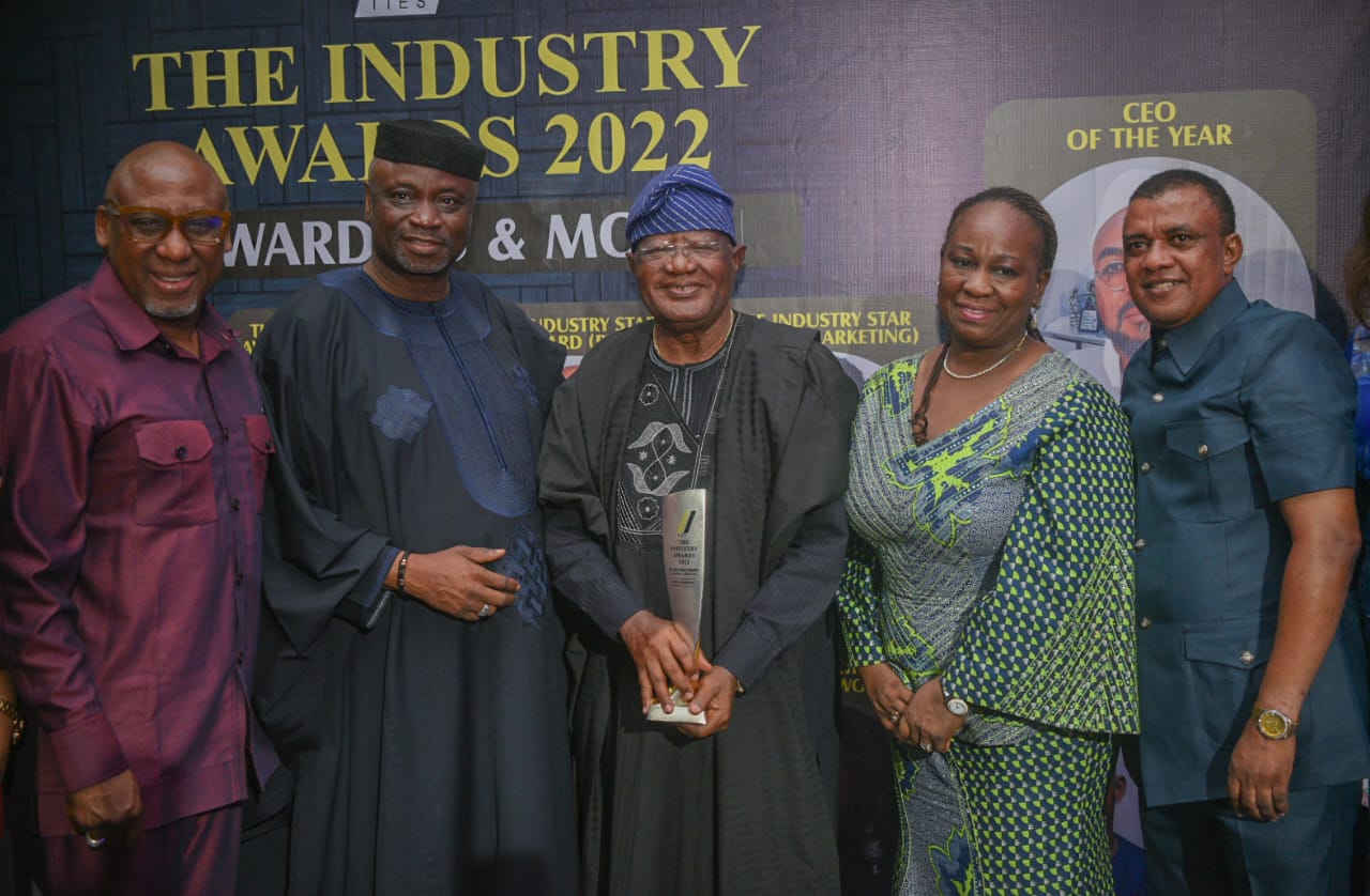 L-R : President, African public relations association (APRA), Chief Yomi Badejo-Okusanya, representing chief of staff Lagos state, Founder, Pearl awards and special adviser to the chief of staff Lagos state, Tayo Orekoya, chairman, STB McCann and the winner of DOYEN OF ADVERTISING AWARD, Sir Steve Bamidele Omojafor, CEO Ladybird Advertising, Bunmi Oke, publisher/CEO The industry newspaper, Mr Goddie Ofose, during the industry summit and award 4.0 in Lagos.