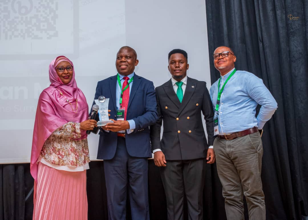 Tim Akano CEO New Horizons awarded National Digital Economy Champion by NACOS. Here the President of Nigeria Computer Society, represted by Engineer Mrs Hauwa Yahaya presented the award while NACOS President of Finest Chihueu Nwannev and New Horizons GM, Northern Region look on