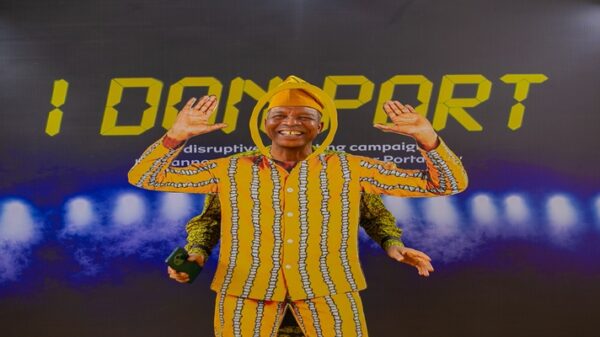 Saka brings back memories of the iconic “I Don Port” campaign at the Y’ello Street Museum as MTN Nigeria celebrates its 25th anniversary.