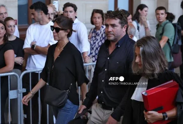 Federico Aramburu's widow Maria Aramburu (L), former rugby player and witness Shaun Hegarty (C) and their legal team arrive at the Assize Court, France's Criminal Court, for the opening day of the trial of two far-right activists over the 2022 killing of an Argentine rugby international, in Paris on September 7, 2026.