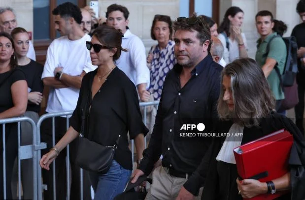 Federico Aramburu's widow Maria Aramburu (L), former rugby player and witness Shaun Hegarty (C) and their legal team arrive at the Assize Court, France's Criminal Court, for the opening day of the trial of two far-right activists over the 2022 killing of an Argentine rugby international, in Paris on September 7, 2026.